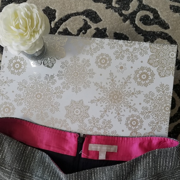 NWOT Banana Republic skirt.  Size: 12 - Picture 4 of 5